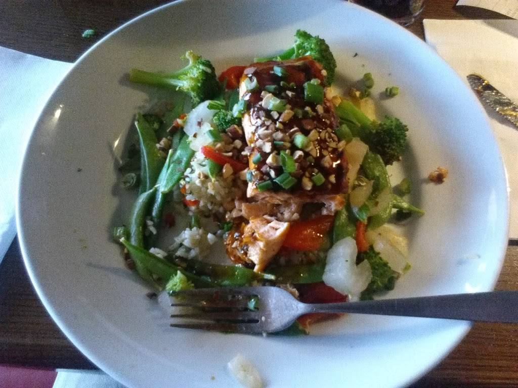 TGI Fridays | restaurant | 2582 Solomons Island Rd, Edgewater, MD 21037, USA | 4102244870 OR +1 410-224-4870