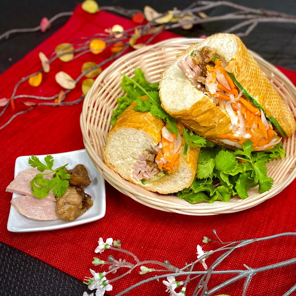 Pho Noodle Station | restaurant | 601 S 6th St Suite 104, Champaign, IL 61820, USA | 2176072350 OR +1 217-607-2350