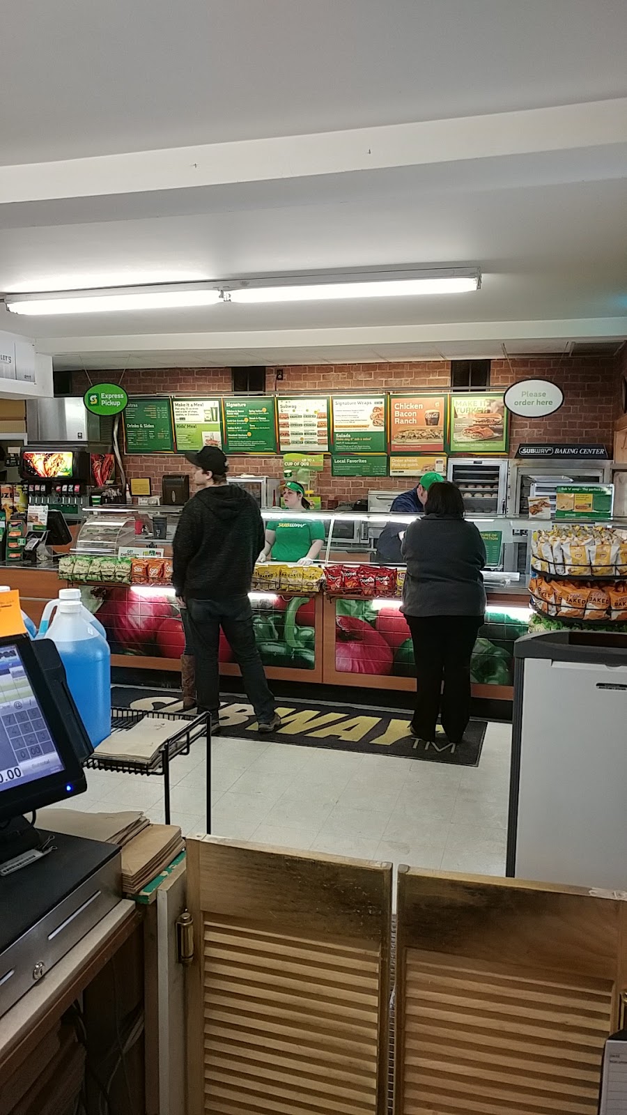 Morrisville Beverage | restaurant | 81 Bridge St, Morristown, VT 05661, USA | 8028883120 OR +1 802-888-3120