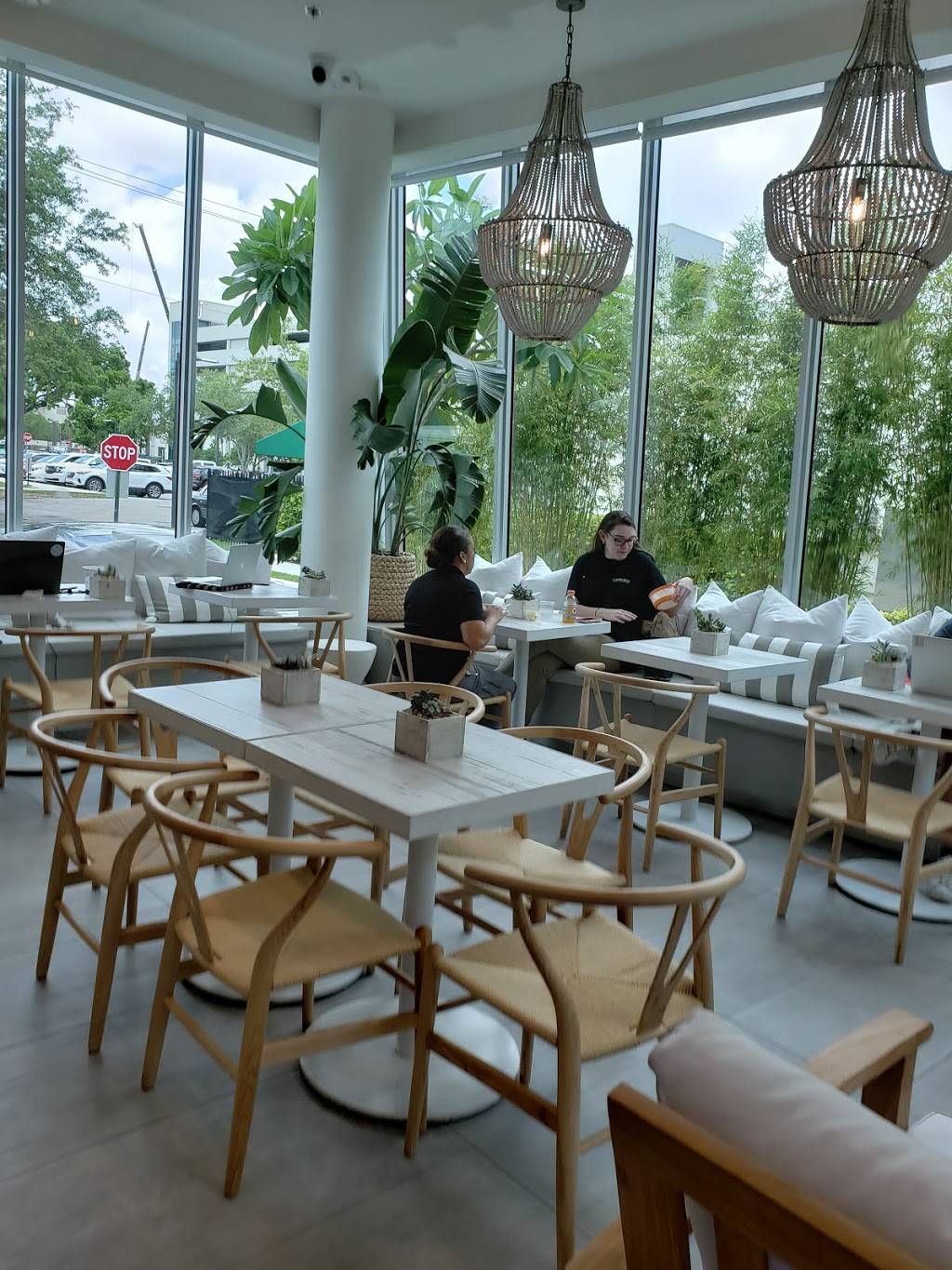 Pura Vida Coral Gables | restaurant | 1100 Stanford Dr, Coral Gables, FL 33146, USA | 3052849556 OR +1 305-284-9556