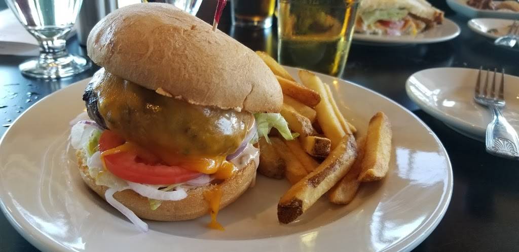 Par 3 at Poplar Creek | restaurant | 1700 Coyote Point Dr, San Mateo, CA 94401, USA | 6505227525 OR +1 650-522-7525