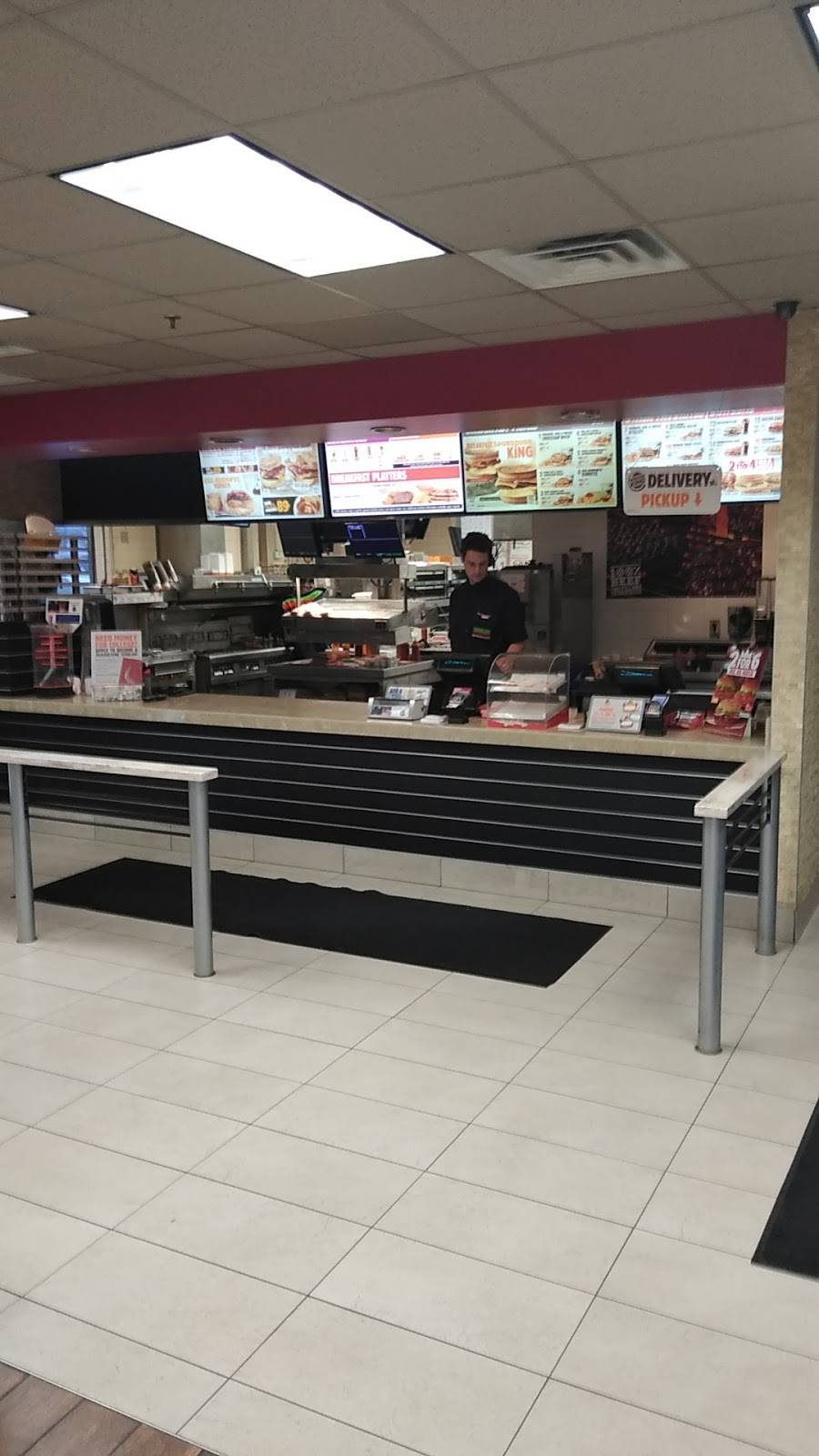 Burger King | restaurant | 1800 Gateway Dr, Waukesha, WI 53186, USA | 2625475453 OR +1 262-547-5453