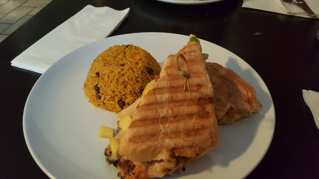 Casa Yari | restaurant | 3268 W Fullerton Ave, Chicago, IL 60647, USA | 7736619546 OR +1 773-661-9546