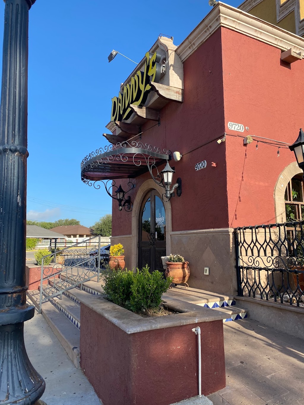 Dannys Restaurant | restaurant | 9720 McPherson Rd, Laredo, TX 78045, USA | 9567951358 OR +1 956-795-1358