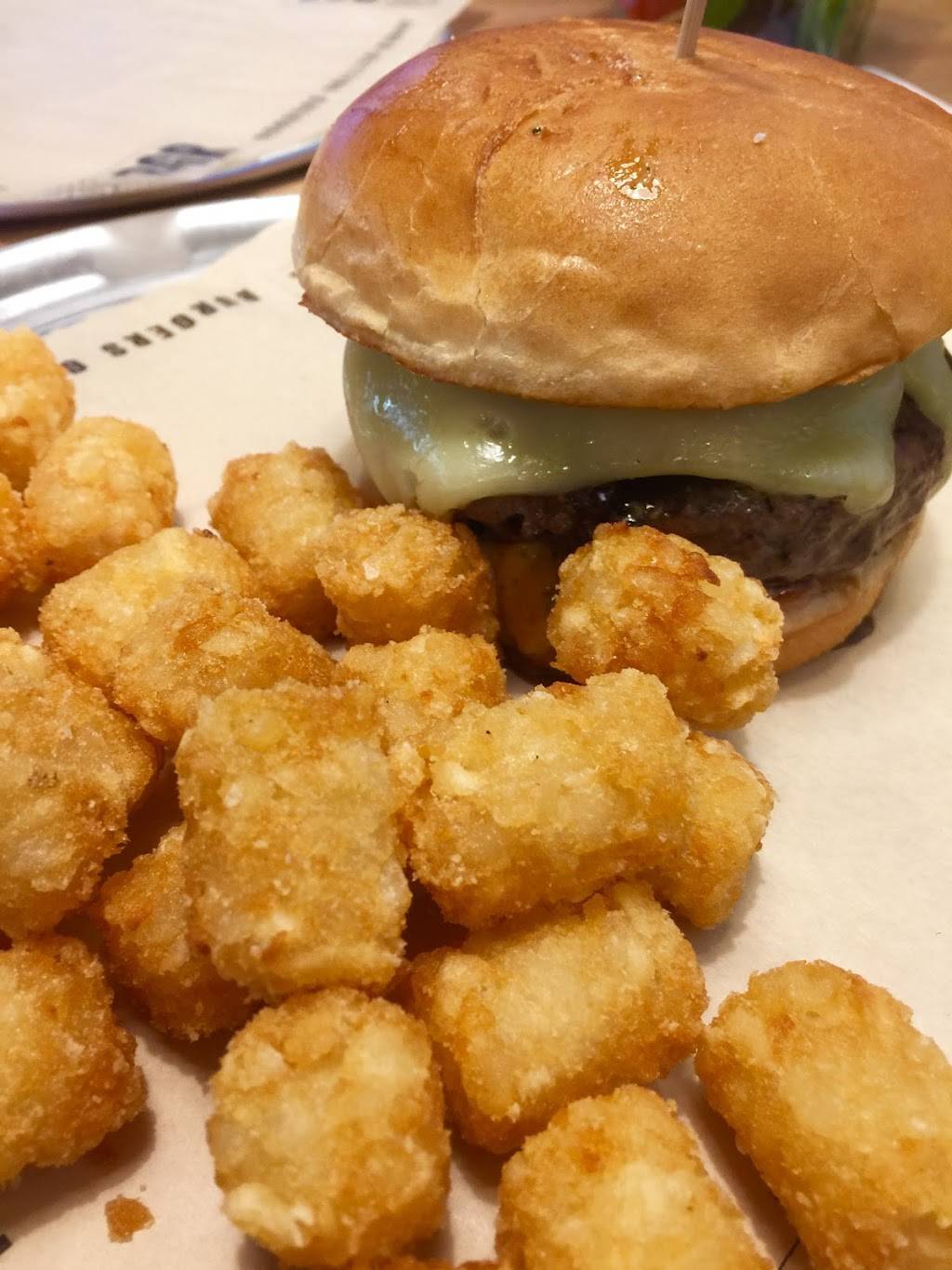 BGR The Burger Joint | restaurant | 12100 Sunset Hills Rd R7, Reston, VA 20190, USA | 5713131021 OR +1 571-313-1021