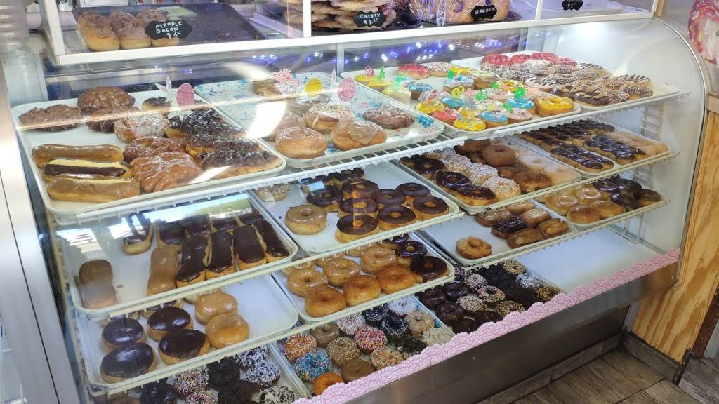 Donuts Fish & Chips | bakery | 44405 Valley Central Way, Lancaster, CA 93536, USA | 6619517934 OR +1 661-951-7934