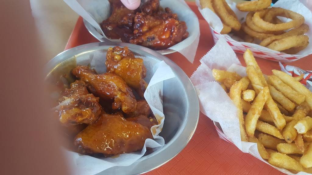 Crazy Mikes Wings | restaurant | 5350 W Bell Rd, Glendale, AZ 85308, USA | 6234636881 OR +1 623-463-6881