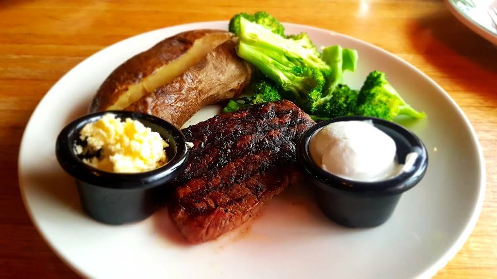 Applebees Grill + Bar | restaurant | 2 Executive Blvd, Yonkers, NY 10701, USA | 9145950601 OR +1 914-595-0601