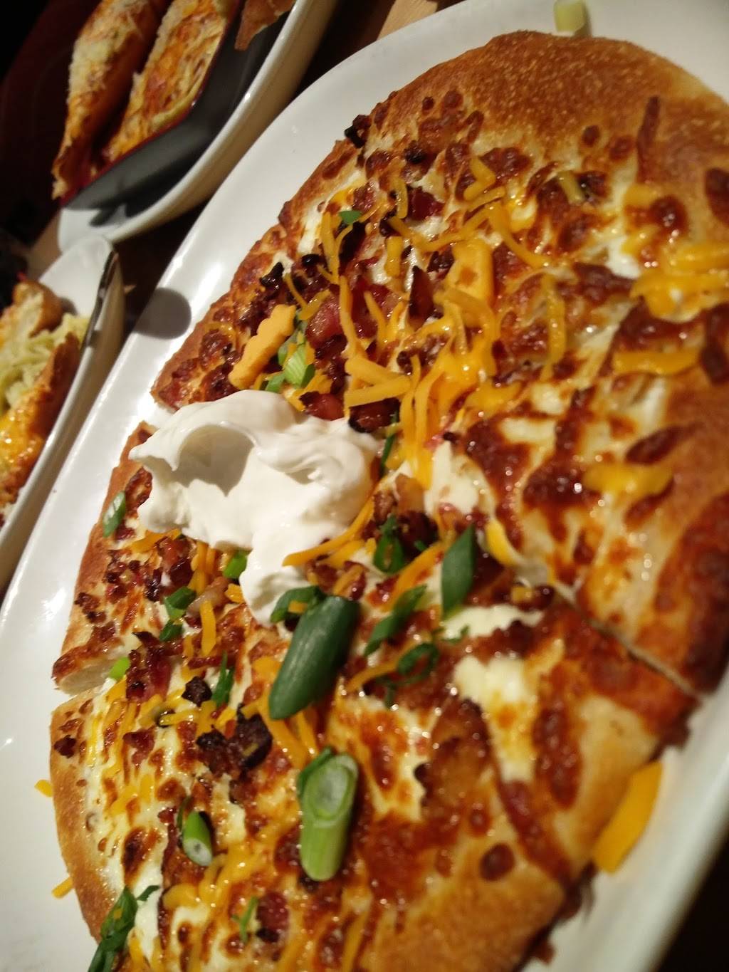 Boston Pizza | restaurant | 180 Rimrock Rd, Toronto, ON M3J 3A6, Canada | 4166366275 OR +1 416-636-6275