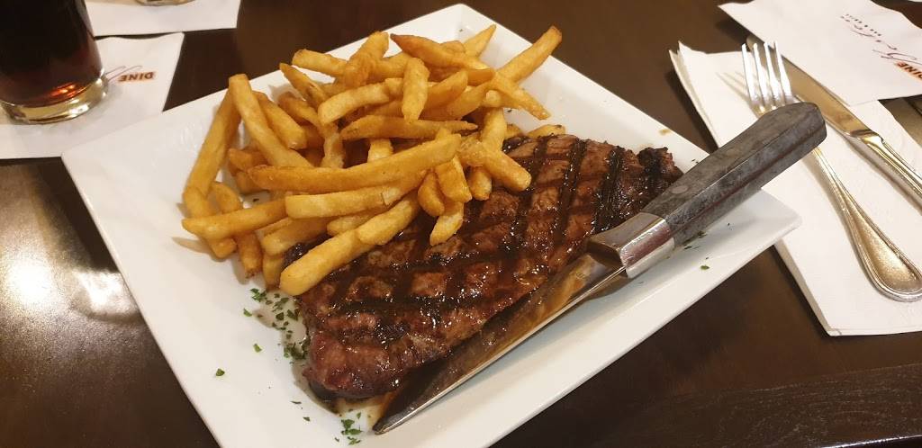 Dine Boston Bar & Grille | restaurant | 1 Harborside Dr, East Boston, MA 02128, USA | 6175675700 OR +1 617-567-5700