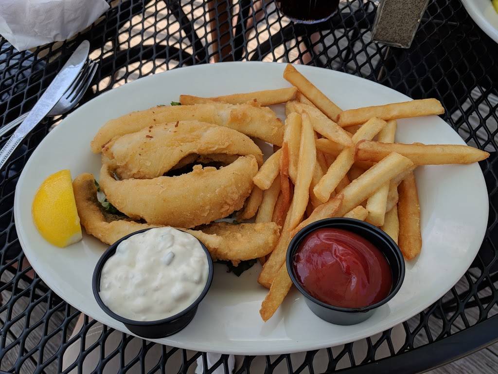 Crews Inn | restaurant | 31988 N River Rd, Harrison Charter Township, MI 48045, USA | 5864638144 OR +1 586-463-8144