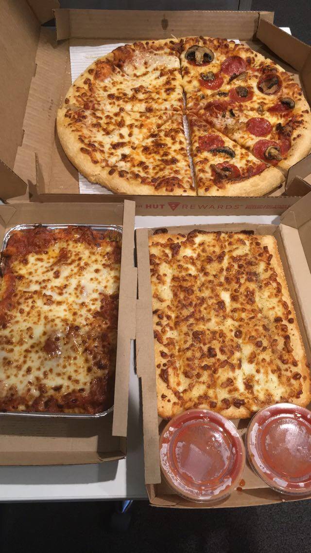 Pizza Hut | meal delivery | 5024 Underwood Ave, Omaha, NE 68132, USA | 4025564000 OR +1 402-556-4000