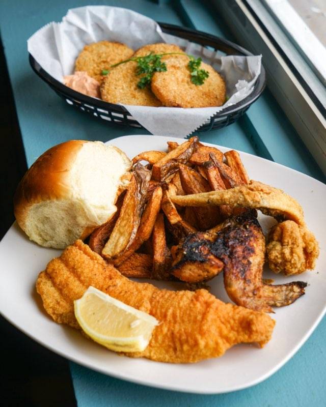 Ova Flo Southern Style Cuisine | restaurant | 9938 S Torrence Ave, Chicago, IL 60617, USA | 7734374063 OR +1 773-437-4063