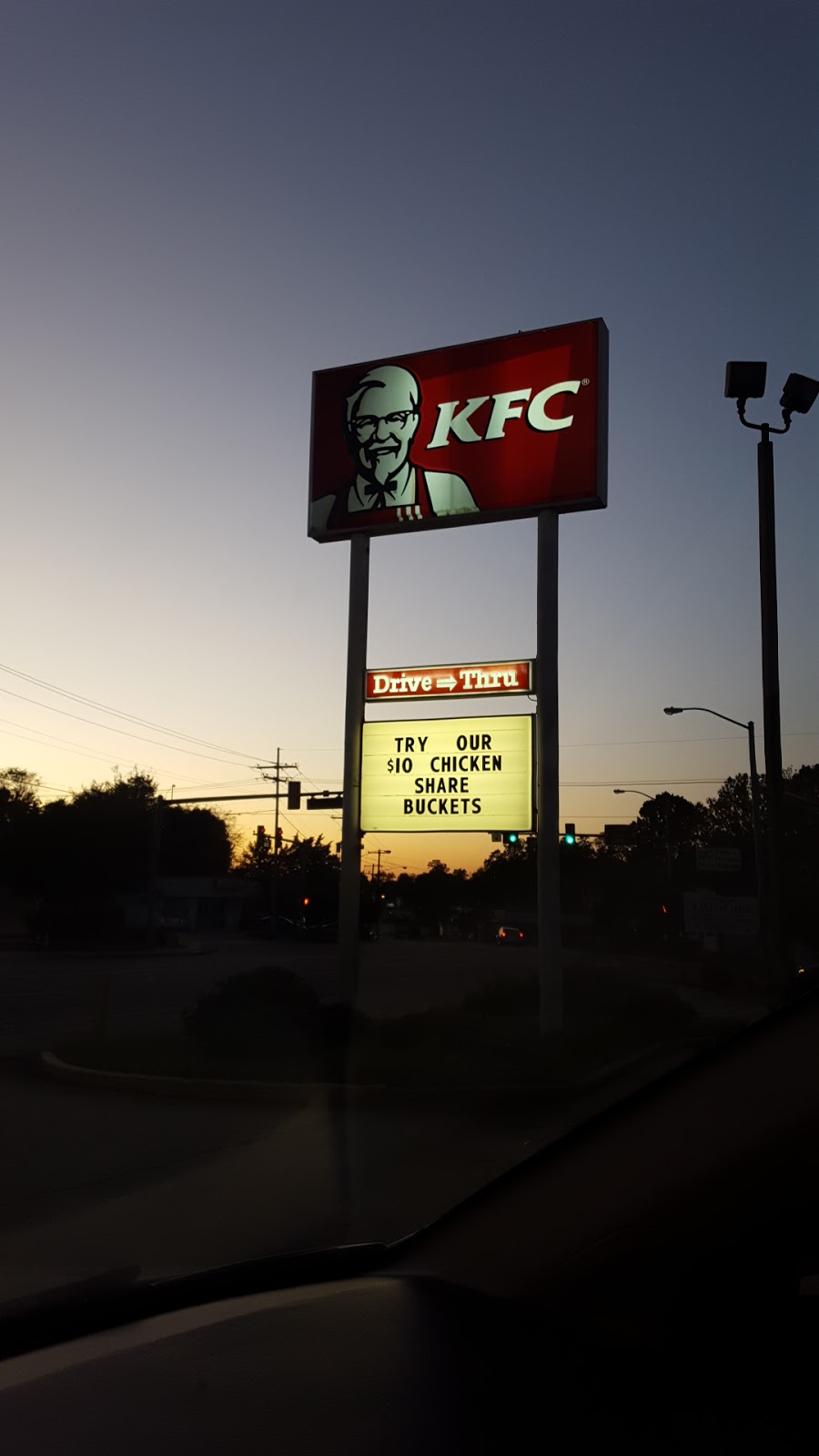 KFC | restaurant | 2915 Clay St, Vicksburg, MS 39183, USA | 6016383416 OR +1 601-638-3416