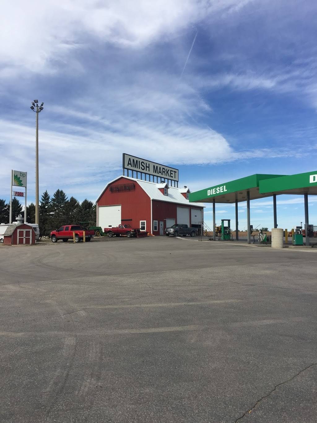 Amish Market Square Inc | bakery | 2850 Whitewater Ave, St Charles, MN 55972, USA | 5079325907 OR +1 507-932-5907