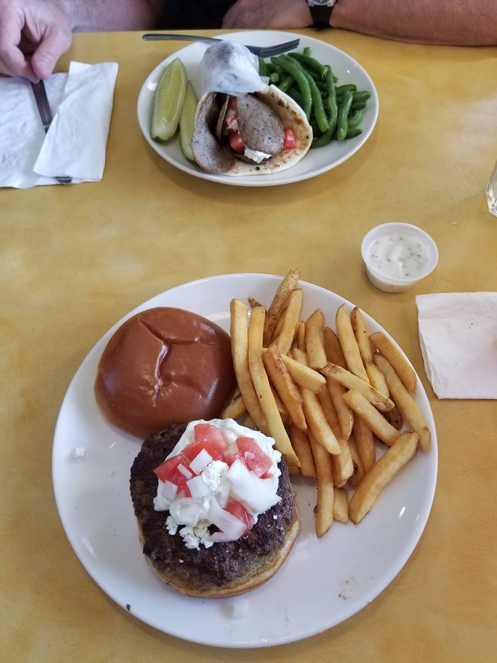 Victorias Family Restaurant | restaurant | 370 N Courtenay Pkwy, Merritt Island, FL 32953, USA | 3214591656 OR +1 321-459-1656