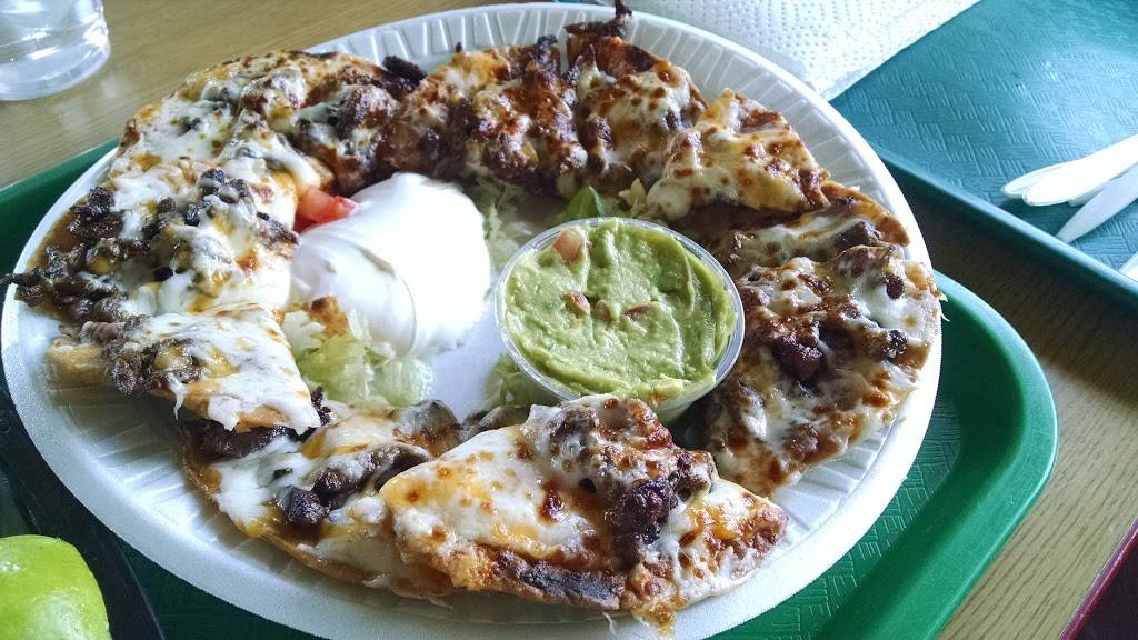 El Famous Burrito | restaurant | 904 N York St, Elmhurst, IL 60126, USA | 6305160905 OR +1 630-516-0905