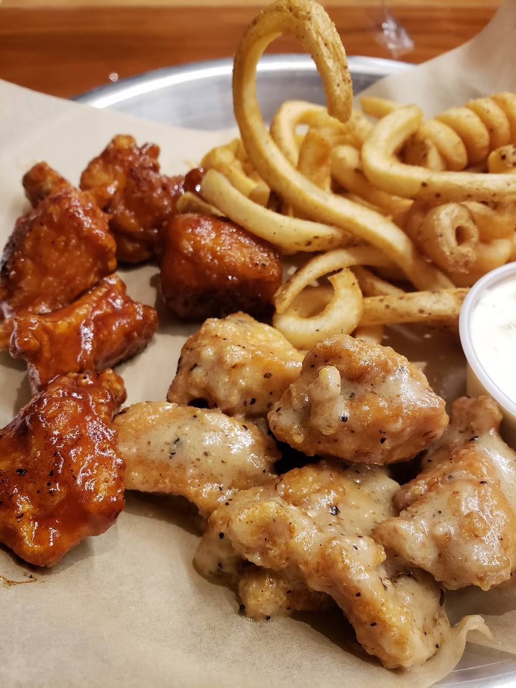 Hooters | restaurant | 2200 S Texas 6, Houston, TX 77077, USA | 2815310072 OR +1 281-531-0072