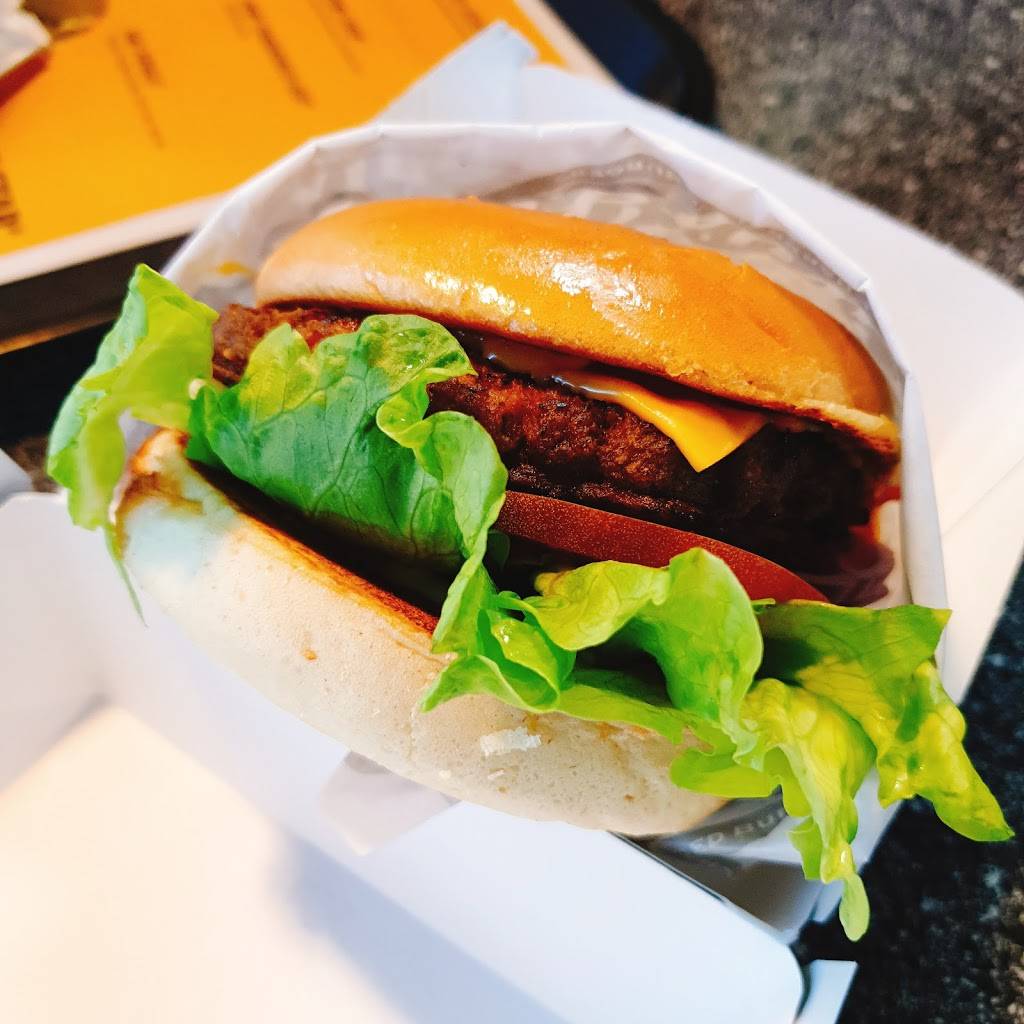 Carls Jr. | restaurant | 1005 S Fairfax Ave, Los Angeles, CA 90019, USA | 3239354122 OR +1 323-935-4122