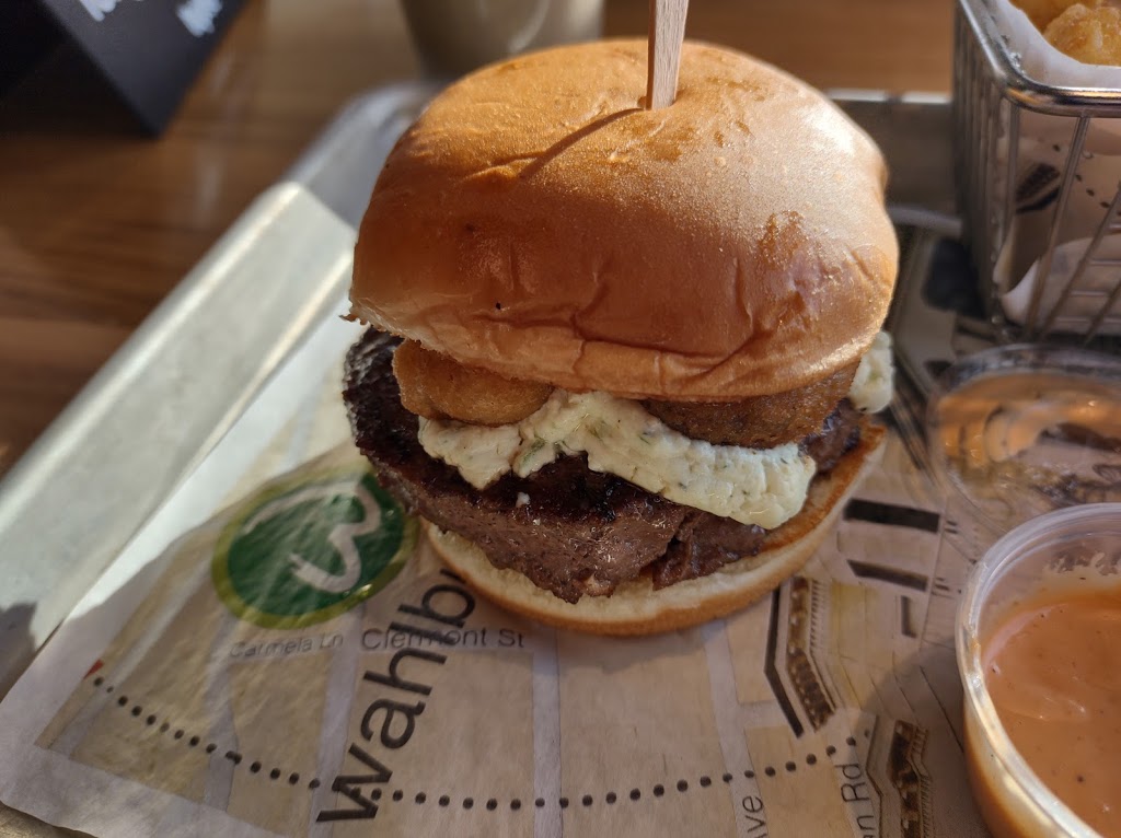Wahlburgers @ Hy-Vee | restaurant | 405 E Nifong Blvd, Columbia, MO 65201, USA | 5734426349 OR +1 573-442-6349