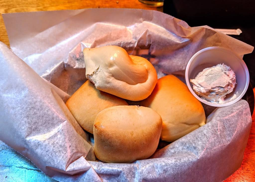 Texas Roadhouse | restaurant | 2375 S Oneida St, Green Bay, WI 54304, USA | 9204988800 OR +1 920-498-8800