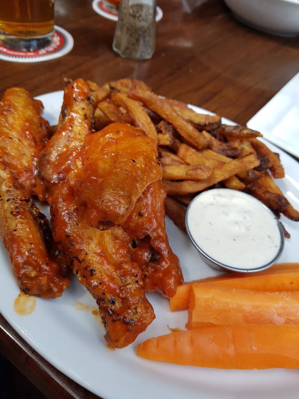 Duke and Devines | restaurant | 429 Avenue Saint-Charles, Vaudreuil-Dorion, QC J7V 2N2, Canada | 4504555093 OR +1 450-455-5093