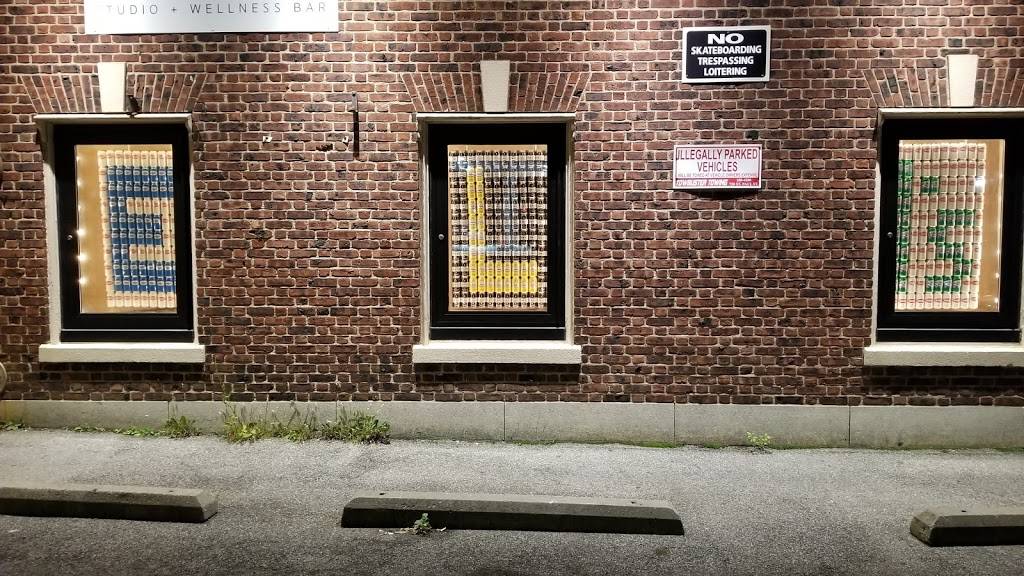 Elis B&W Bar | restaurant | 439 Monroe Ave, Rochester, NY 14607, USA | 5853193542 OR +1 585-319-3542