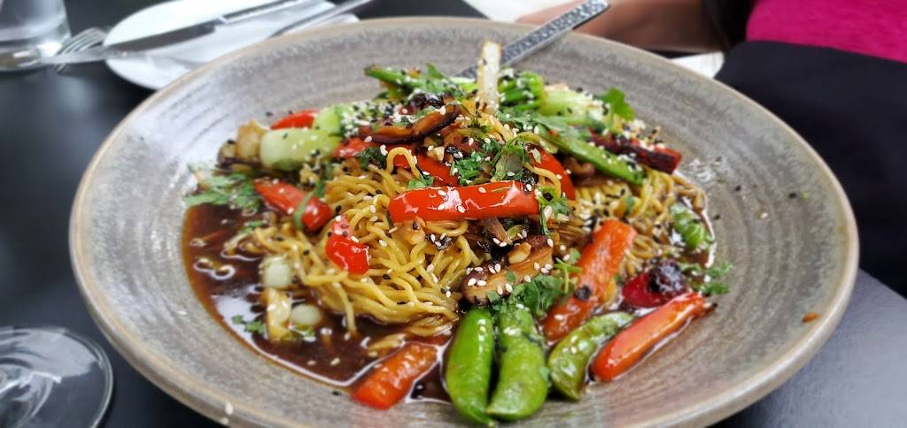 Whip Bar & Grill | restaurant | 18 Main St, Stowe, VT 05672, USA | 8022536554 OR +1 802-253-6554