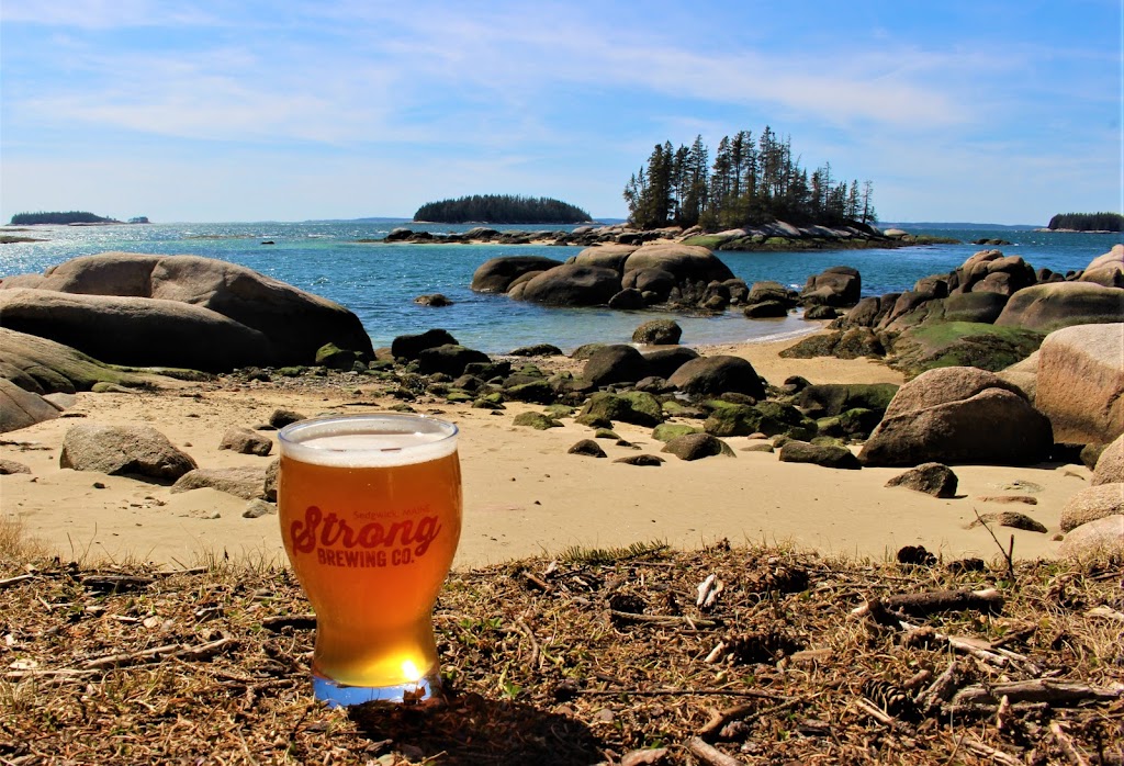 Strong Brewing & Kitchen | restaurant | 7 Rope Ferry Rd, Sedgwick, ME 04676, USA | 2073592687 OR +1 207-359-2687