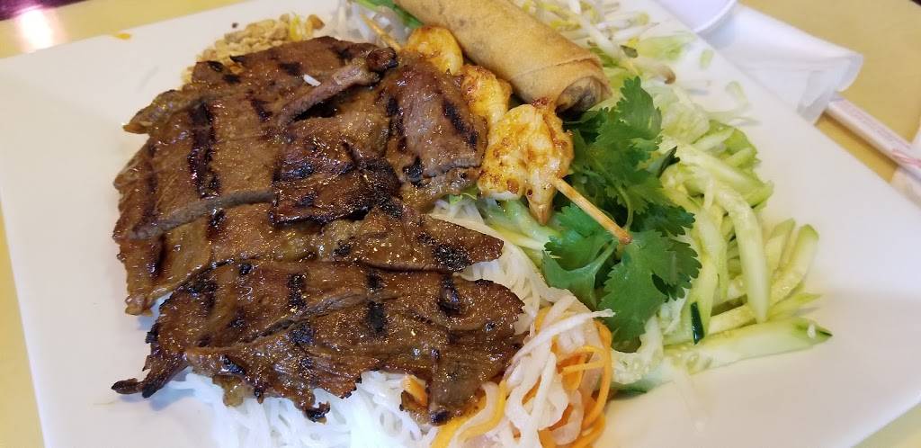 Pho Que Huong | restaurant | Prestonwood Park, 6509 W Park Blvd #445, Plano, TX 75093, USA | 9726089858 OR +1 972-608-9858