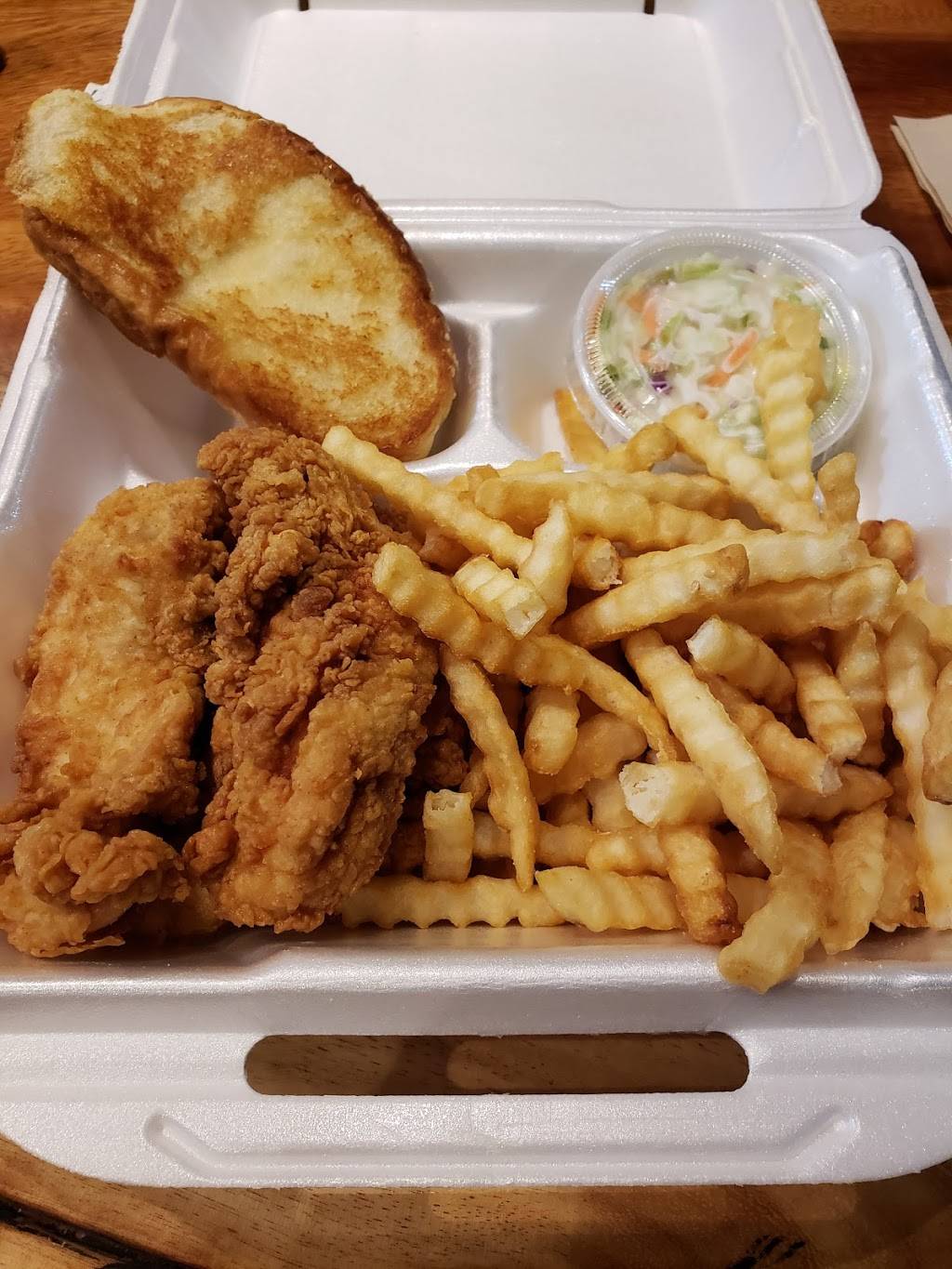 Raising Canes Chicken Fingers | meal takeaway | 6568 N Sheridan Rd, Chicago, IL 60626, USA | 7733819480 OR +1 773-381-9480