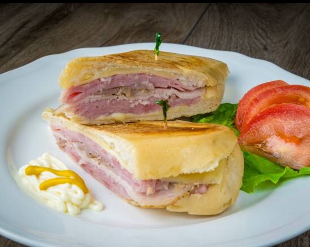 La Esquina del Pan con Bistec 2 | restaurant | 1011 SW 8th St, Miami, FL 33130, USA | 7866154134 OR +1 786-615-4134