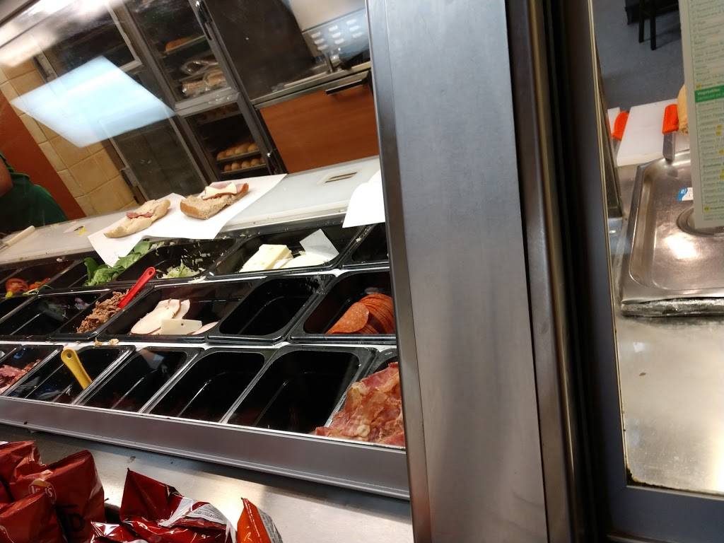 Subway | restaurant | 2011 Fresno St, Fresno, CA 93721, USA | 5594450739 OR +1 559-445-0739
