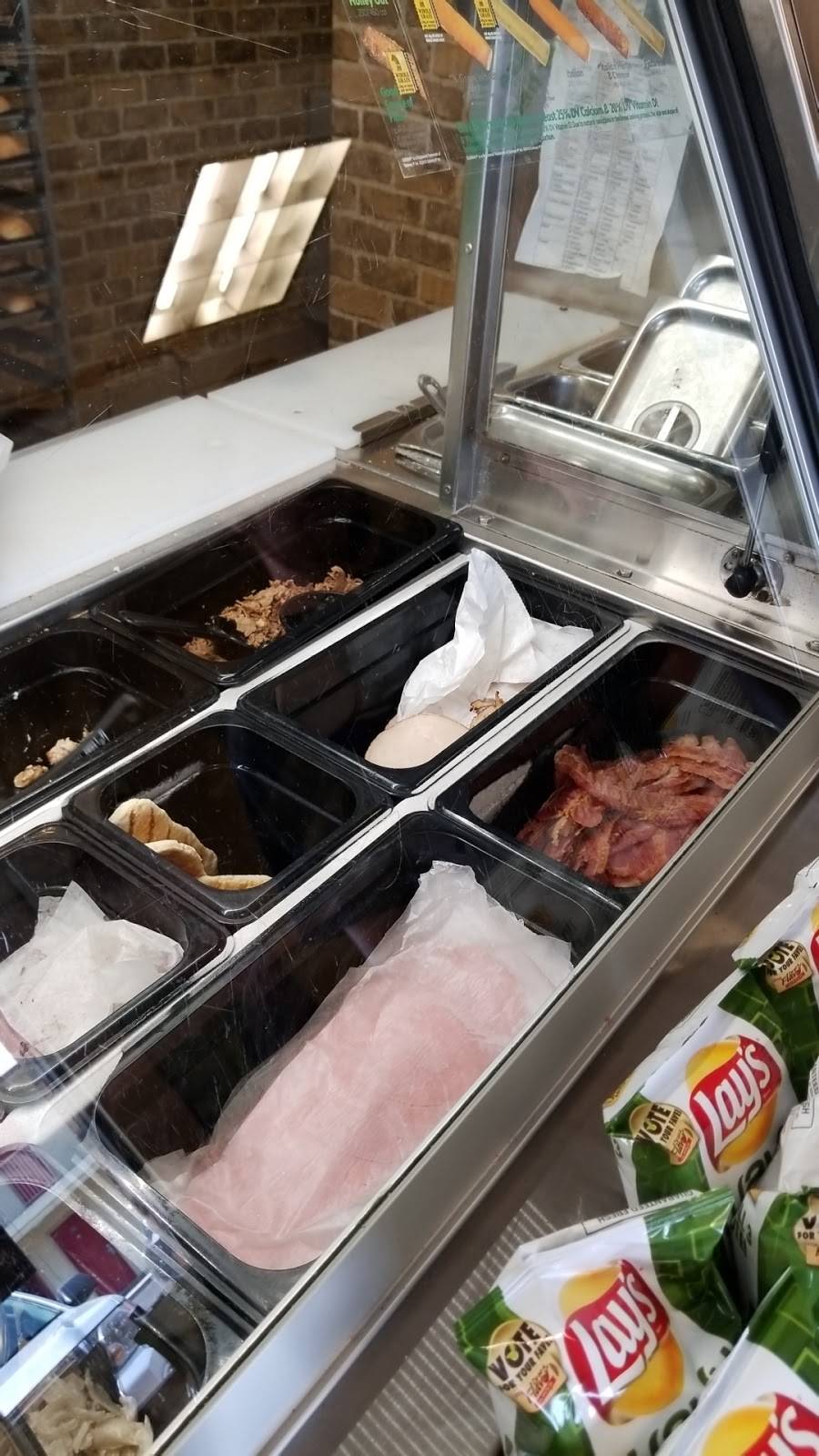 Subway | restaurant | 1905 W Market St, Bloomington, IL 61701, USA | 3098289927 OR +1 309-828-9927