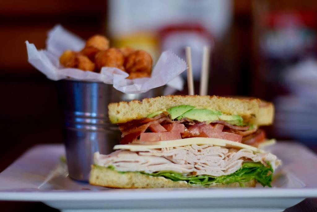 Cold Beers & Cheeseburgers | restaurant | 10767 N 116th St, Scottsdale, AZ 85259, USA | 4806142747 OR +1 480-614-2747