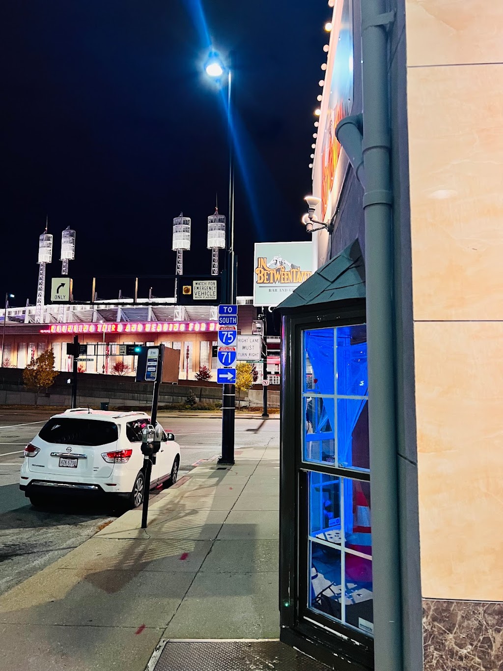 In Between Tavern | restaurant | 307 Sycamore St, Cincinnati, OH 45202, USA | 5136217009 OR +1 513-621-7009