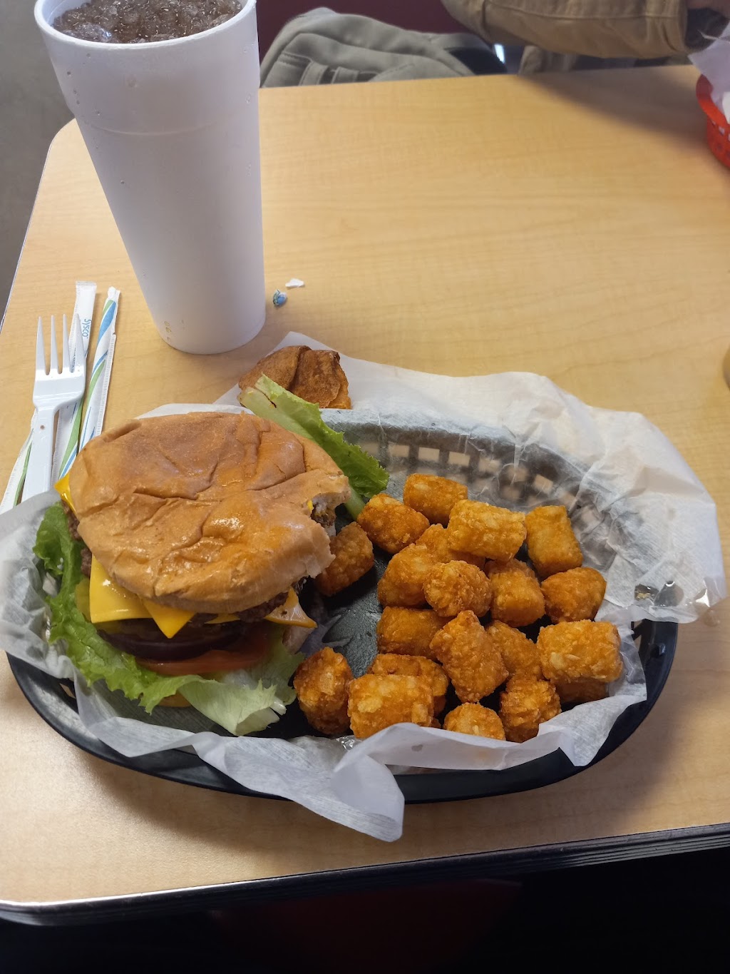 Sissys Dive | restaurant | 1510 Lubbock Hwy, Lamesa, TX 79331, USA | 8068707867 OR +1 806-870-7867