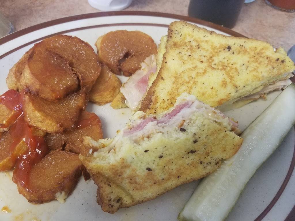 Iron Horse Grill | restaurant | 499 Railroad Ave, Round Lake, IL 60073, USA | 8477409336 OR +1 847-740-9336