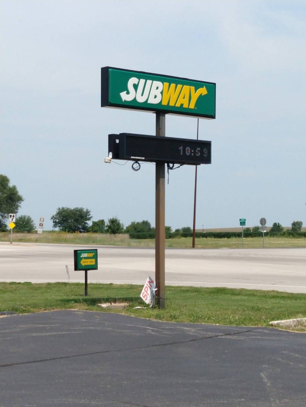 Subway | restaurant | 112 N Oak St, Williamsville, IL 62693, USA | 2175664324 OR +1 217-566-4324