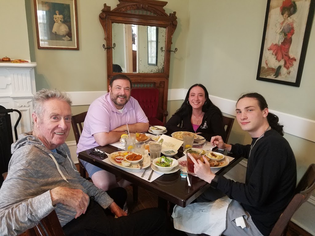 Walnut Hills | restaurant | 1214 Adams St, Vicksburg, MS 39180, USA | 6016384910 OR +1 601-638-4910