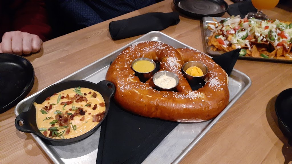 Alter Brewing + Kitchen | restaurant | 1170 W 22nd St, Oak Brook, IL 60523, USA | 6308198411 OR +1 630-819-8411