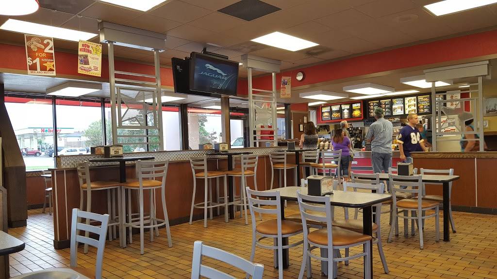 Hardees | restaurant | 605 50th Ave W, Alexandria, MN 56308, USA | 3207625425 OR +1 320-762-5425