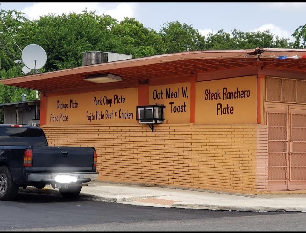 Lichas Mexican Restaurant | restaurant | 1535 S Brazos St, San Antonio, TX 78207, USA | 2102814200 OR +1 210-281-4200