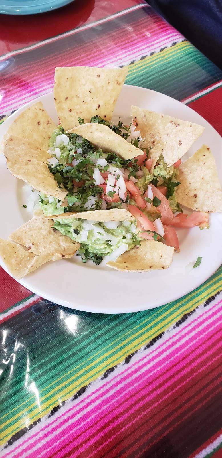 Yolandas Restaurant | restaurant | 3058 S Central Park Ave, Chicago, IL 60623, USA | 7737996667 OR +1 773-799-6667