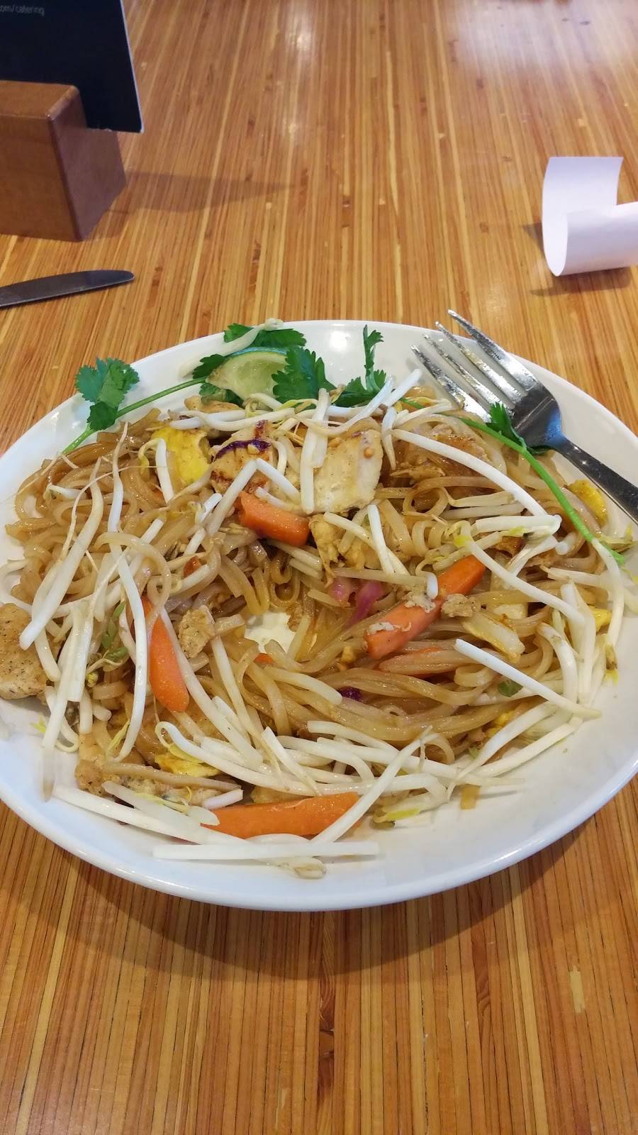 Noodles and Company | restaurant | 544 E Ogden Ave, Milwaukee, WI 53202, USA | 4142739705 OR +1 414-273-9705