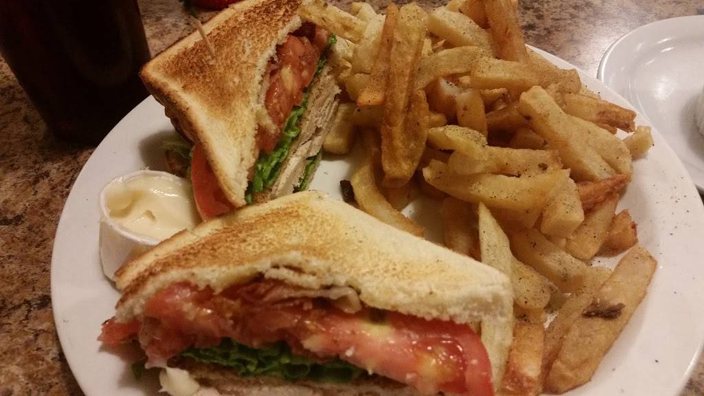 Traditions Family Restaurant | restaurant | 1053 Simcoe St N, Oshawa, ON L1G 4X1, Canada | 9054368849 OR +1 905-436-8849