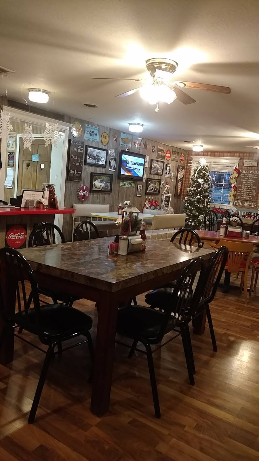 Dairy Mart | restaurant | 107 N Smith St, Jamestown, TN 38556, USA | 9318798904 OR +1 931-879-8904