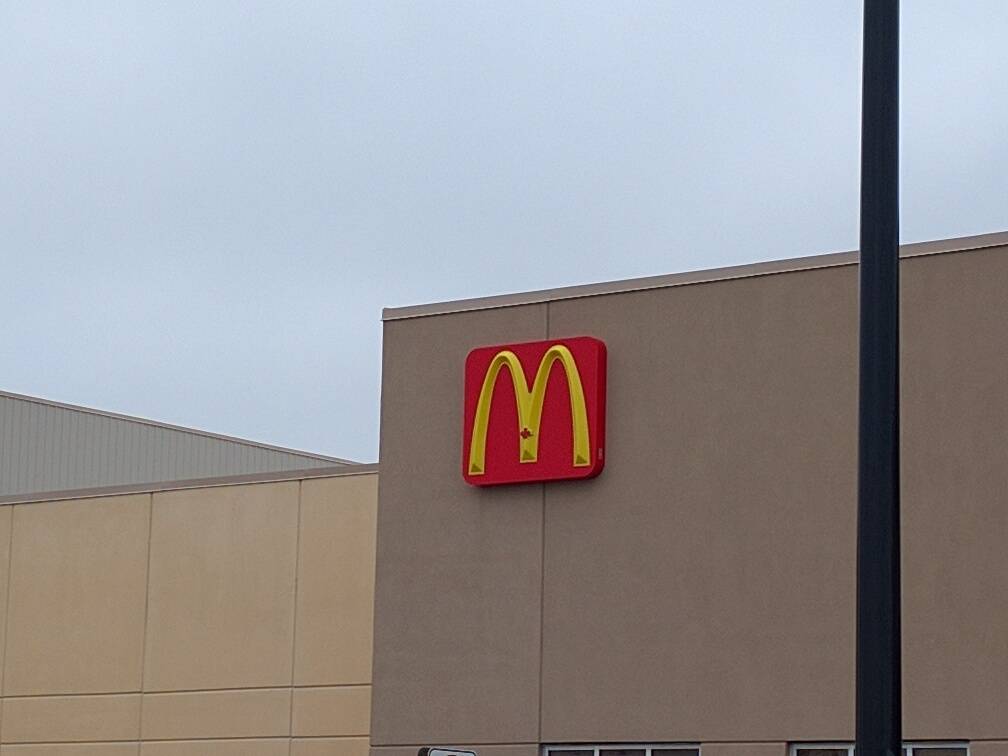 McDonalds | cafe | 22 Pinebush Rd, Cambridge, ON N1R 8K5, Canada | 5196246699 OR +1 519-624-6699