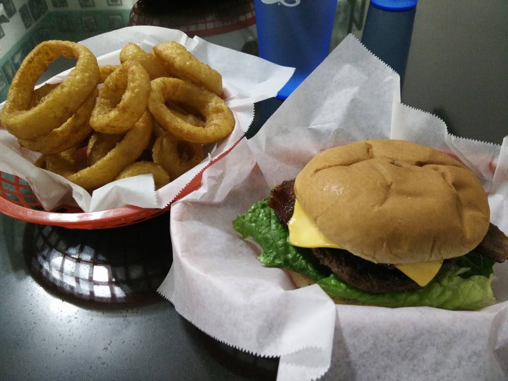 Izzys Burger Spa | restaurant | 460 Pearson Rd, Paradise, CA 95969, USA | 5308721266 OR +1 530-872-1266