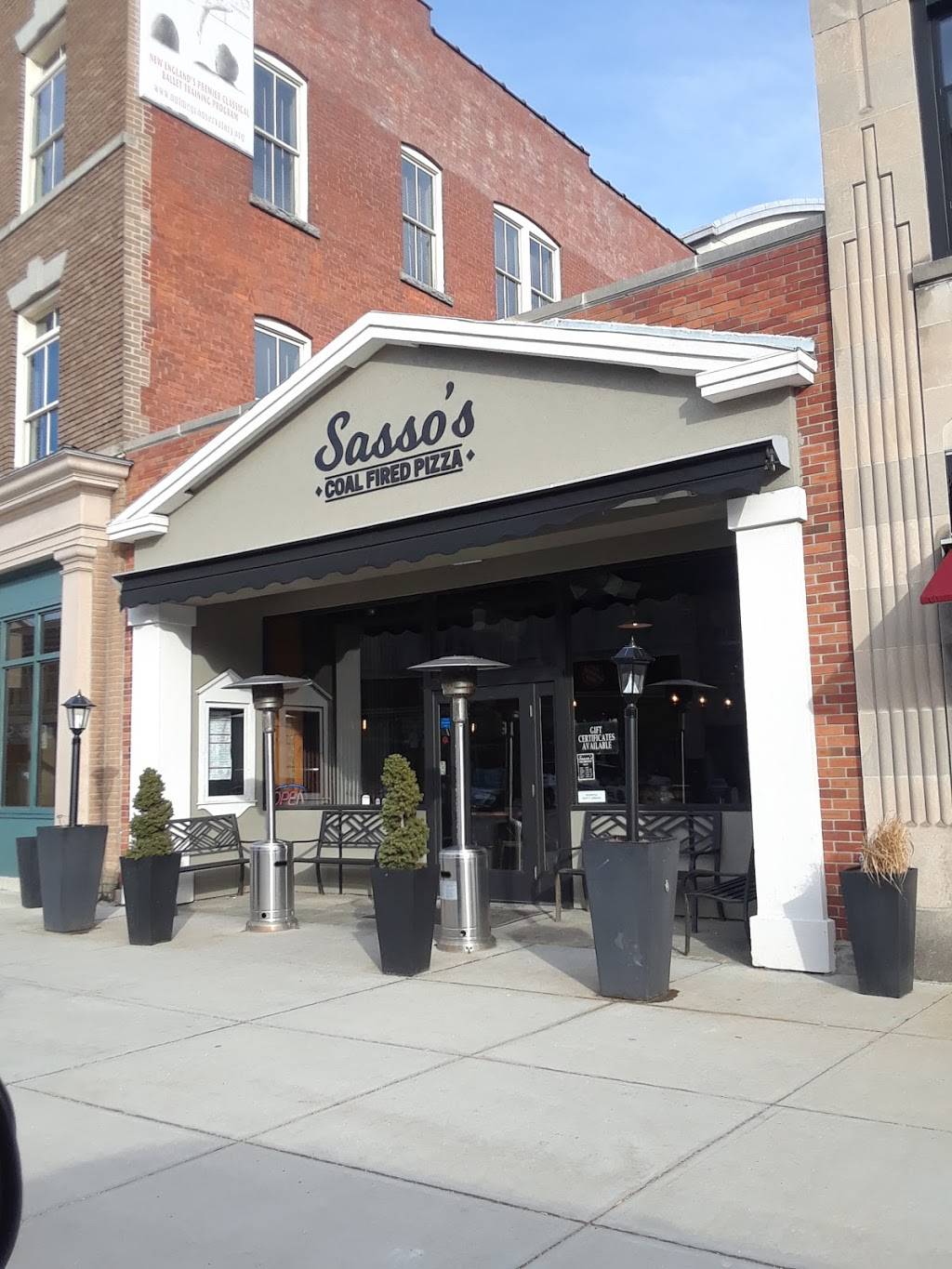 Sassos Coal Fired Pizza | restaurant | 52 Main St, Torrington, CT 06790, USA | 8606187162 OR +1 860-618-7162